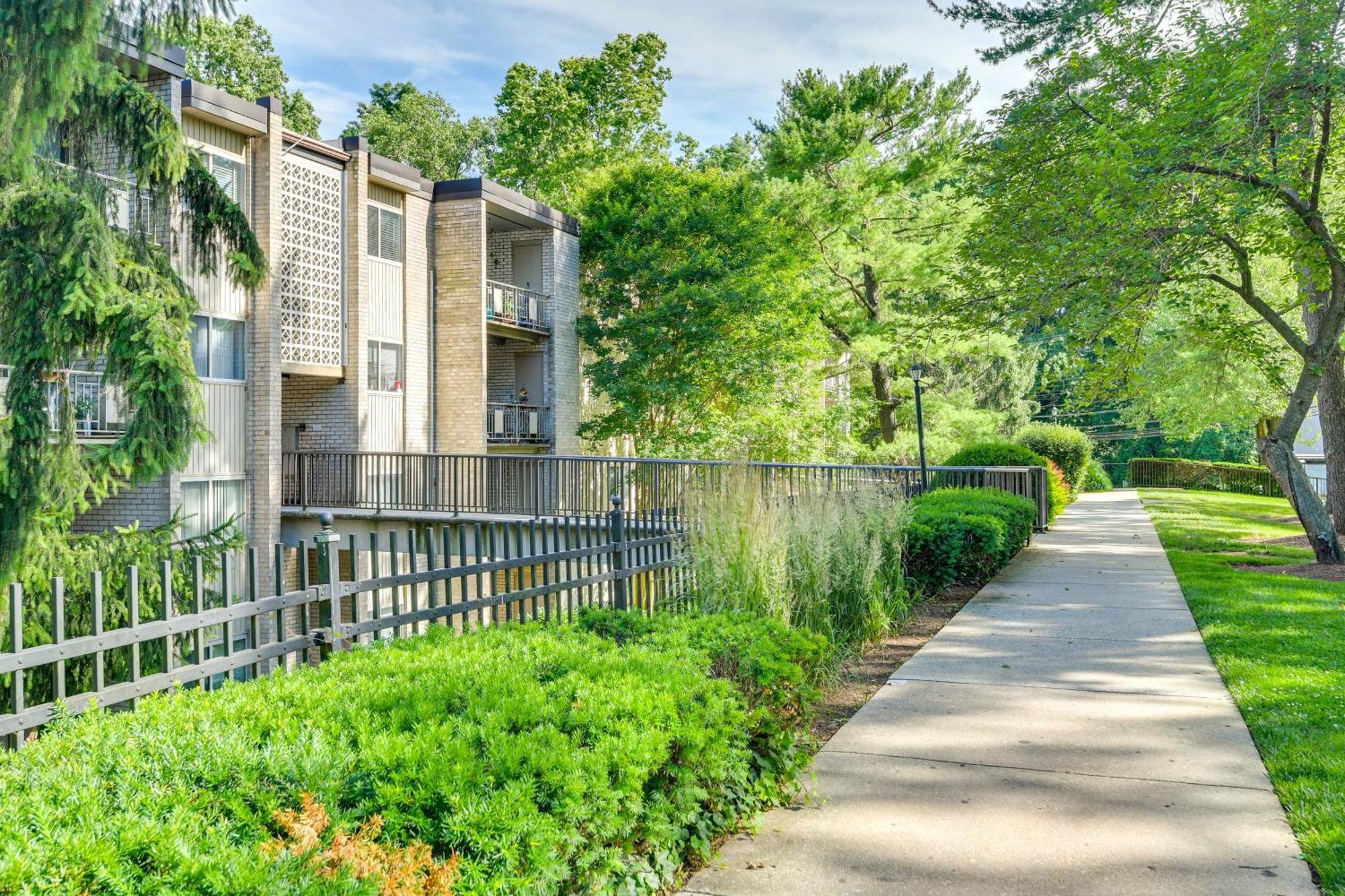 North Bethesda Apartment With Community Pool! Exterior photo